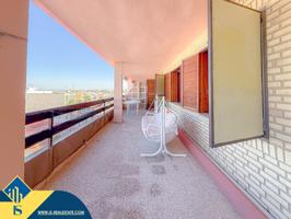 Primerísima linea!!! Amplio apartamento con gigantesca terraza y vistas despejadas photo 0