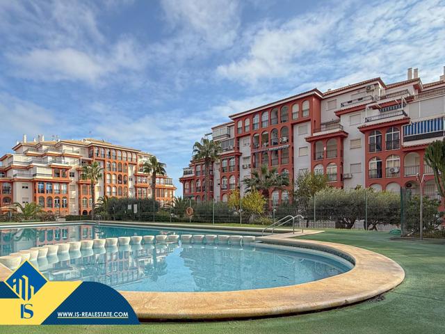 Espectacular apartamento con amplia terraza y vistas al mar + Bellísima piscina comunitaria photo 0