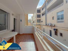 Oportunidad! Apartamento semireformado completamente exterior con gran terraza y vistas laterales al mar (170 mts playa) photo 0