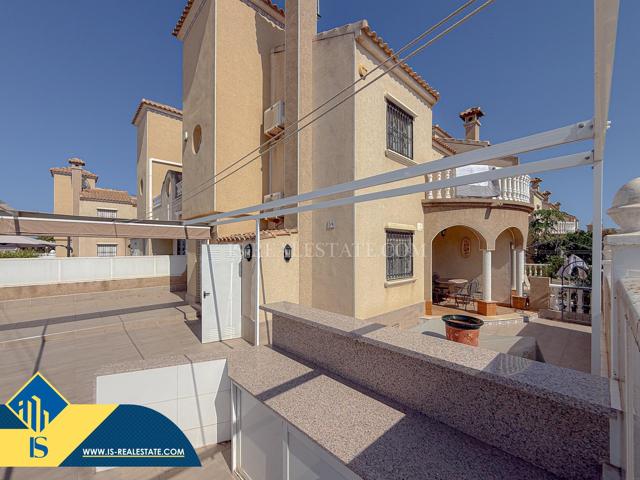Playa Flamenca! Bellísima Villa con amplia parcela para disfrutar y excelente distribución de espacios + Solarium + Piscina comunitaria photo 0