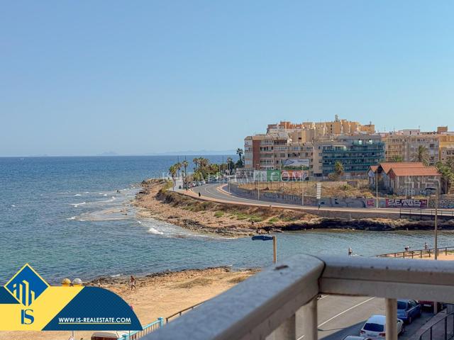 Primerísima línea! Exclusivo apartamento exterior con increíble diseño y amplias terrazas con impresionantes vistas al mar + Garaje incluido en el precio photo 0