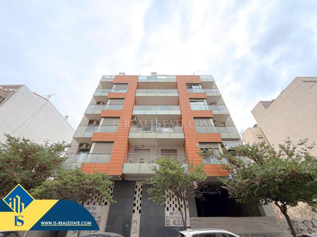Impresionante apartamento seminuevo (2007) con terraza orientación sur y 2 plazas de garaje incluidas en el precio (A 150 mts del paseo marítimo) photo 0