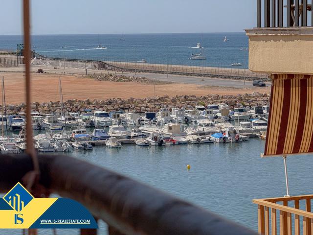 Primerísima Línea! Exclusivo apartamento con increíble diseño a estrenar y espectaculares vistas al mar, con acceso privado a la playa photo 0