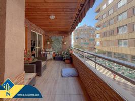 Apartamento con gigantesca terraza y vistas laterales al mar + Garaje cerrado incluido (A solo 100 metros de la playa) photo 0