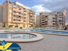 Amplio apartamento con excelente distribución de espacios y bellísima piscina comunitaria + Garaje incluido en el precio photo 0