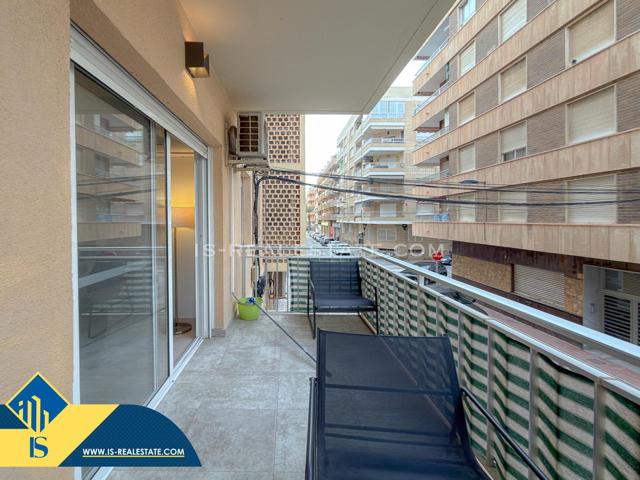 Super Precio! Ubicación exclusiva, apartamento reformado con amplia terraza y vistas al mar a solo 80 metros de la playa (licencia Turística) photo 0