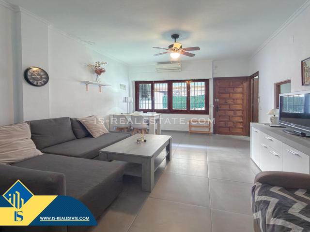 Exclusiva casa tipo duplex con amplia terraza + Piscina comunitaria y estupenda ubicación a 700 metros de la playa photo 0