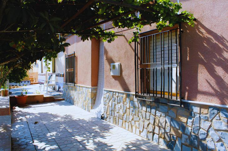 Unifamiliar Pareada En venta en Orihuela photo 0