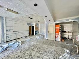 Amplio Local Comercial en el Corazón de Salobreña - Oportunidad Única photo 0