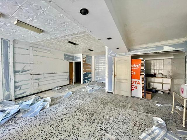 Amplio Local Comercial en el Corazón de Salobreña - Oportunidad Única photo 0