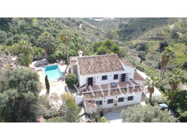 Villa En venta en Sayalonga photo 0