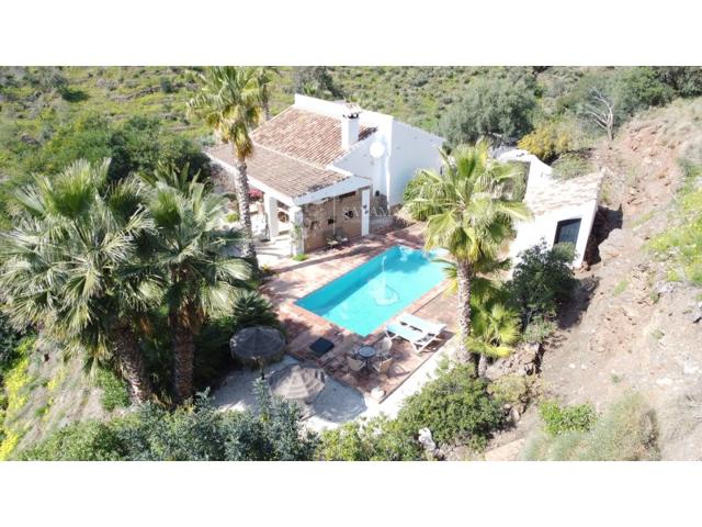 Villa En venta en Sayalonga photo 0