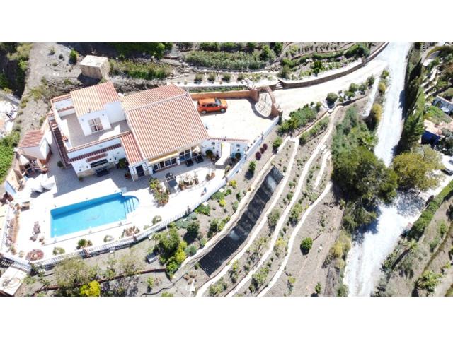 Villa En venta en Sayalonga photo 0