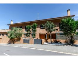 Chalet adosado en venta en Sant Climent de Llobregat photo 0