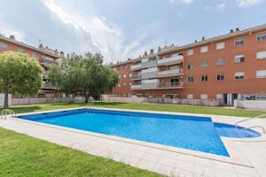 Tu nuevo hogar en Canovelles: completo, con Parking, trastero y piscina photo 0
