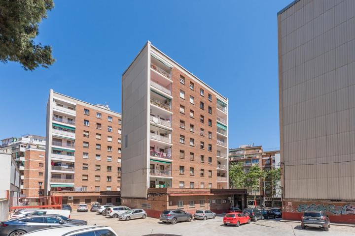 Magnífico piso con 4 habitaciones y pk privado photo 0