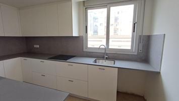 Segundo piso bajo cubierta con dos terrazas a la venta en Granollers photo 0