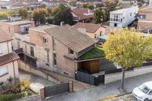 Casa a 3 vientos en venta en pleno centro de Parets del Vallés photo 0
