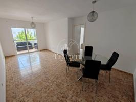Piso con garaje y piscina en Parque La Reina – Tenerife Sur photo 0