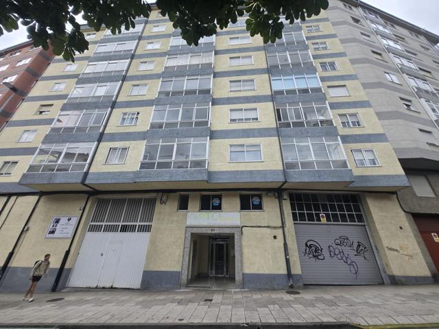 Oportunidad en el centro de Lugo: local comercial en entreplanta con acceso independiente photo 0