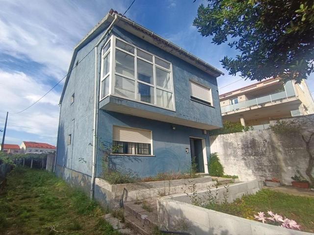 Casa en venta en Cambados – Amplia, cómoda y con una muy buena ubicación. photo 0