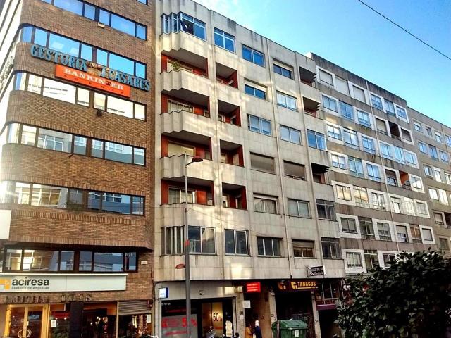 Oportunidad de Inversión: Local Comercial en Traviesas, Vigo photo 0