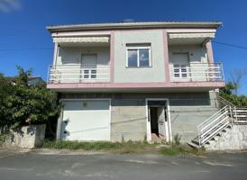 Chalet en San Cibrao das Viñas photo 0