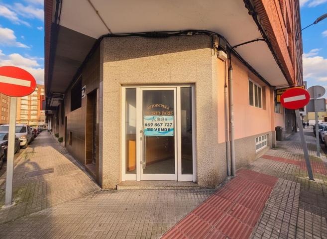 Oportunidad de Inversión: Local Comercial en Plaza de España, Ferrol photo 0