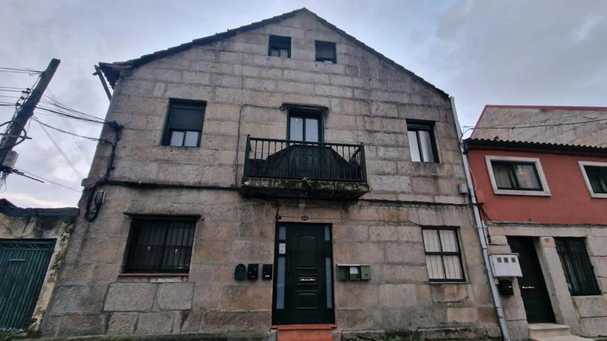 Venta de 6 Pisos + 2 Casas en Calle Esturans Vigo (Pontevedra) OKUPADOS photo 0