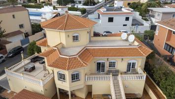 Exclusivo Chalet en Venta en Candelaria – Lujo, Espacio y Confort en un Entorno Privilegiado photo 0