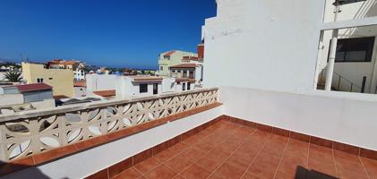 En venta casa de 3 plantas con varios apartamentos en Playa Jardín, Puerto de la Cruz. photo 0
