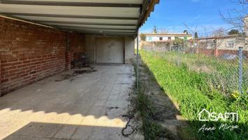 TERRENO MUY BIEN UBICADO EN UNA EXCELENTE URBANIZACIÓN EN L'ESCALA. photo 0