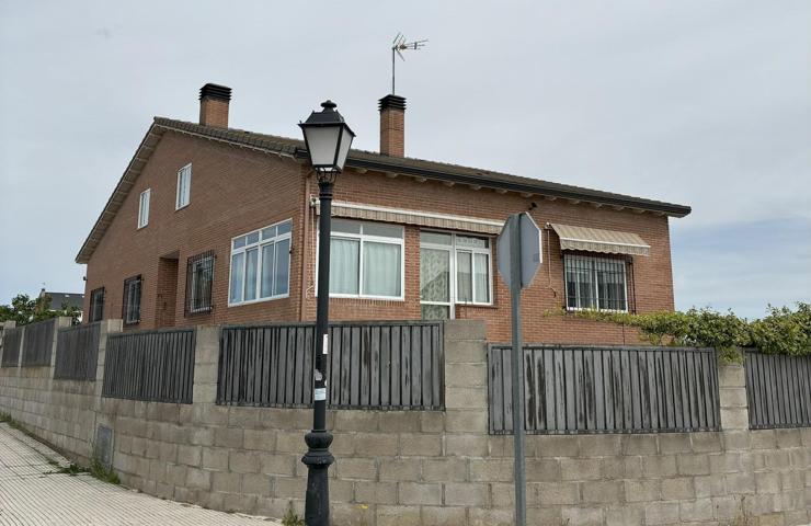 Casa En venta en Torrejón del Rey photo 0