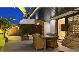 Lujo y comodidad con esta espectacular vivienda de 3 dormitorios, 2 baños y su imponente jardín esquinado de 110 metros! photo 0