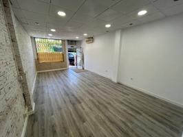 LOCAL COMERCIAL PLANTA A CALLE EN ALQUILER EN COLONIA photo 0
