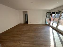 PISO BAJO CON PATIO-JARDÍN Y 1 PLAZA DE GARAJE photo 0