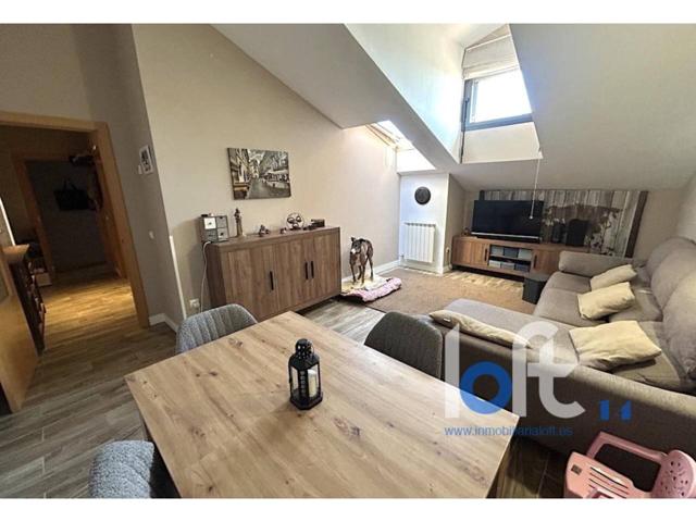 Piso con dos plazas de garaje en Roales photo 0