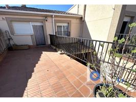 Casa de dos plantas con una vivienda individual en cada una photo 0