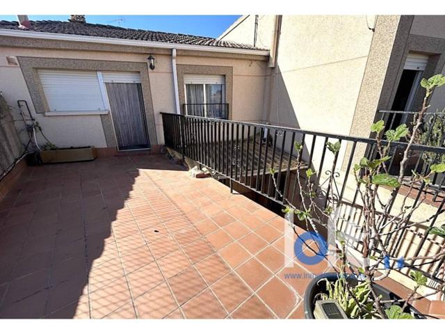 Casa de dos plantas con una vivienda individual en cada una photo 0