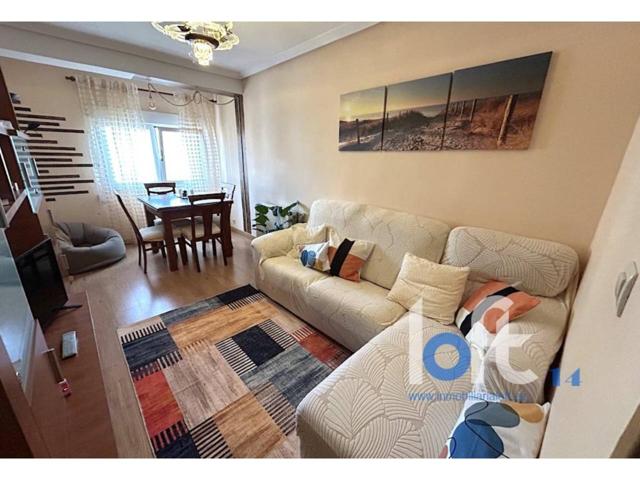 Piso reformado de tres dormitorios en la zona de La Vaguada photo 0