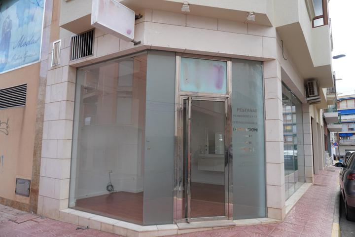 Se alquila bajo comercial en muy buena zona photo 0
