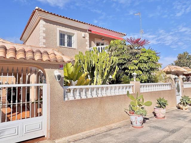 Villa En venta en Torrevieja photo 0