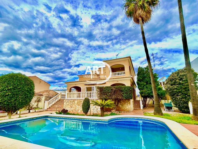 Villa En venta en L'Eliana photo 0