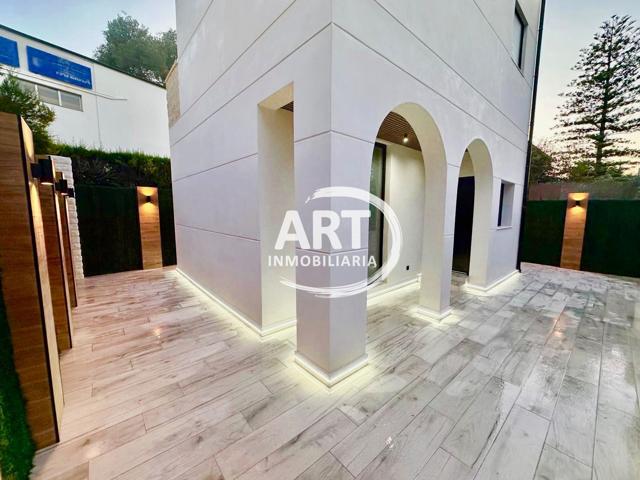 Villa En venta en Paterna photo 0