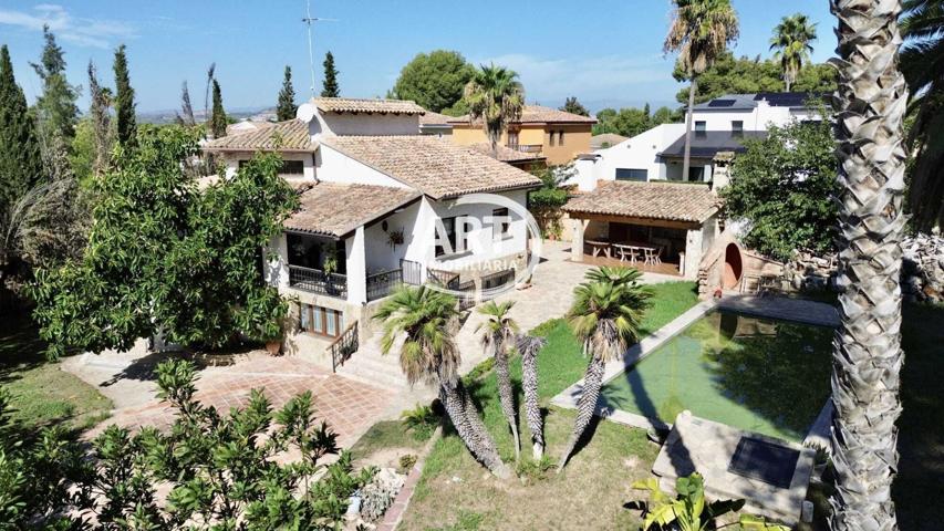 Villa En venta en L'Eliana photo 0
