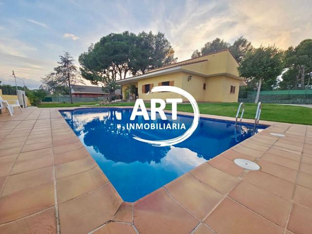 Villa En venta en La Pobla de Vallbona photo 0