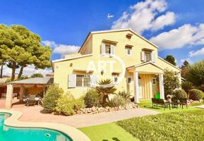 Villa En venta en L'Eliana photo 0