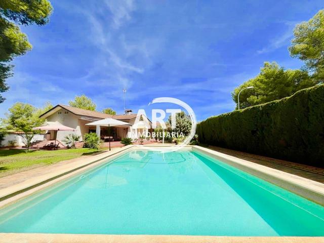 Villa En venta en L'Eliana photo 0