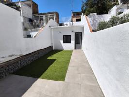 Chalet adosado en venta en calle de Cellers photo 0