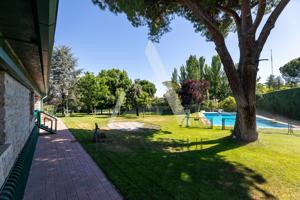 Excepcional parcela en la prestigiosa Urbanización Montepríncipe en Boadilla del Monte Madrid photo 0